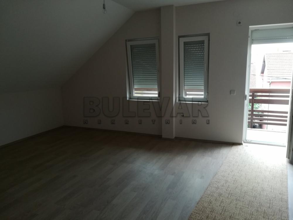 Slika 2 - Bagremova, Četvorosoban stan za izdavanje, 210m2, 900€