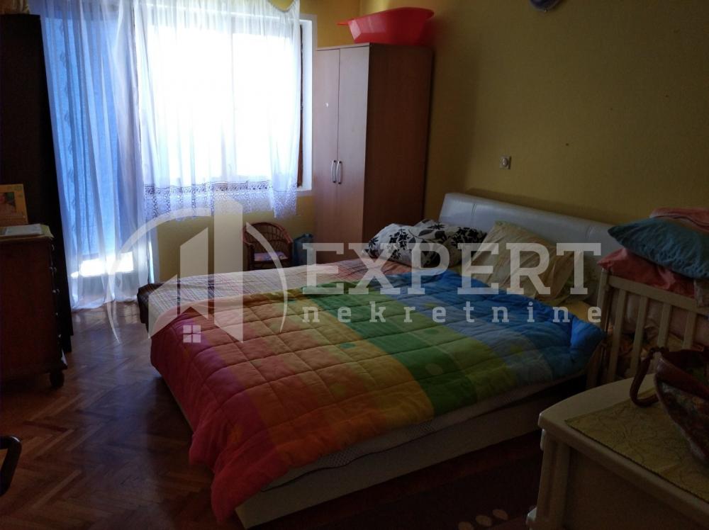 Slika 2 - Knjazevačka,  Kuća na prodaju, 301m2, 250.000€