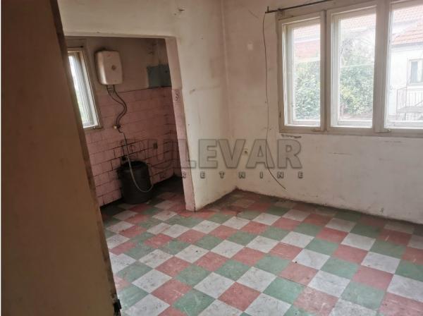 Slika 2 - Nikole Tesle,  Kuća na prodaju, 160m2, 100.000€