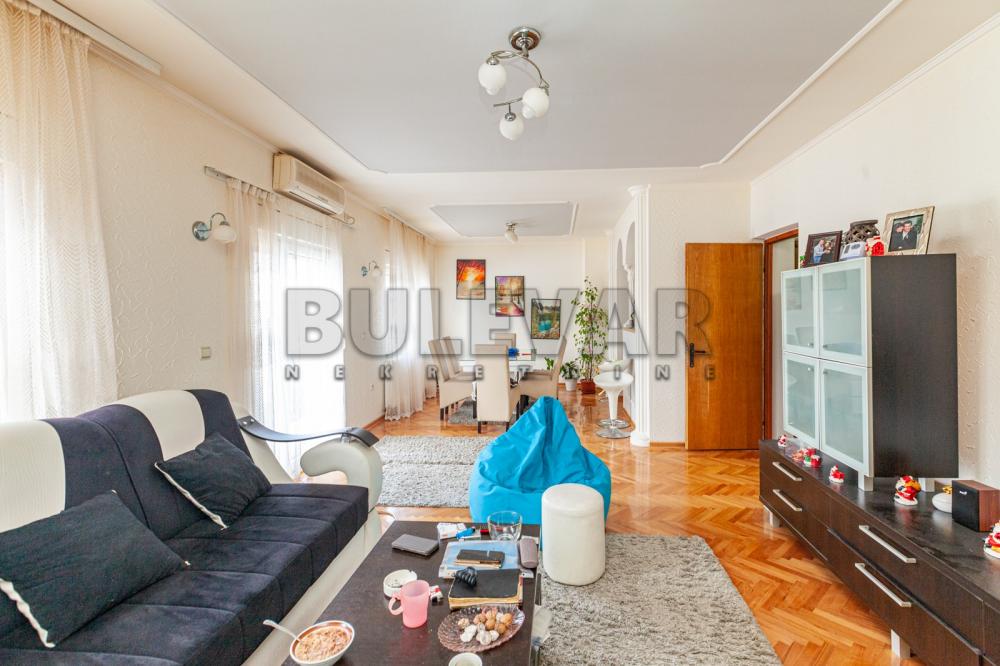 Slika 3 - Timočka,  Kuća na prodaju, 323m2, 200.000€