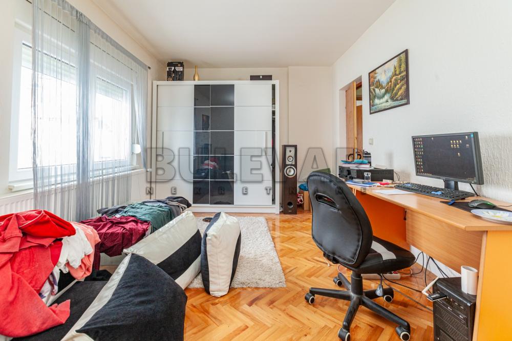 Slika 8 - Timočka,  Kuća na prodaju, 323m2, 200.000€