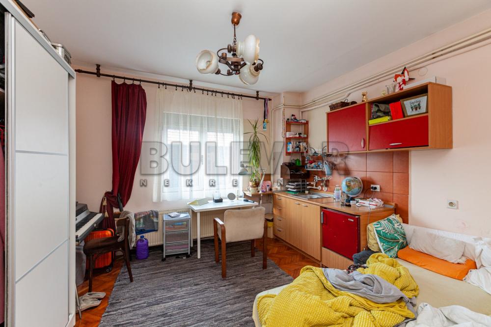 Slika 1 - Kninska, Troiposoban stan na prodaju, 81m2, 140.000€