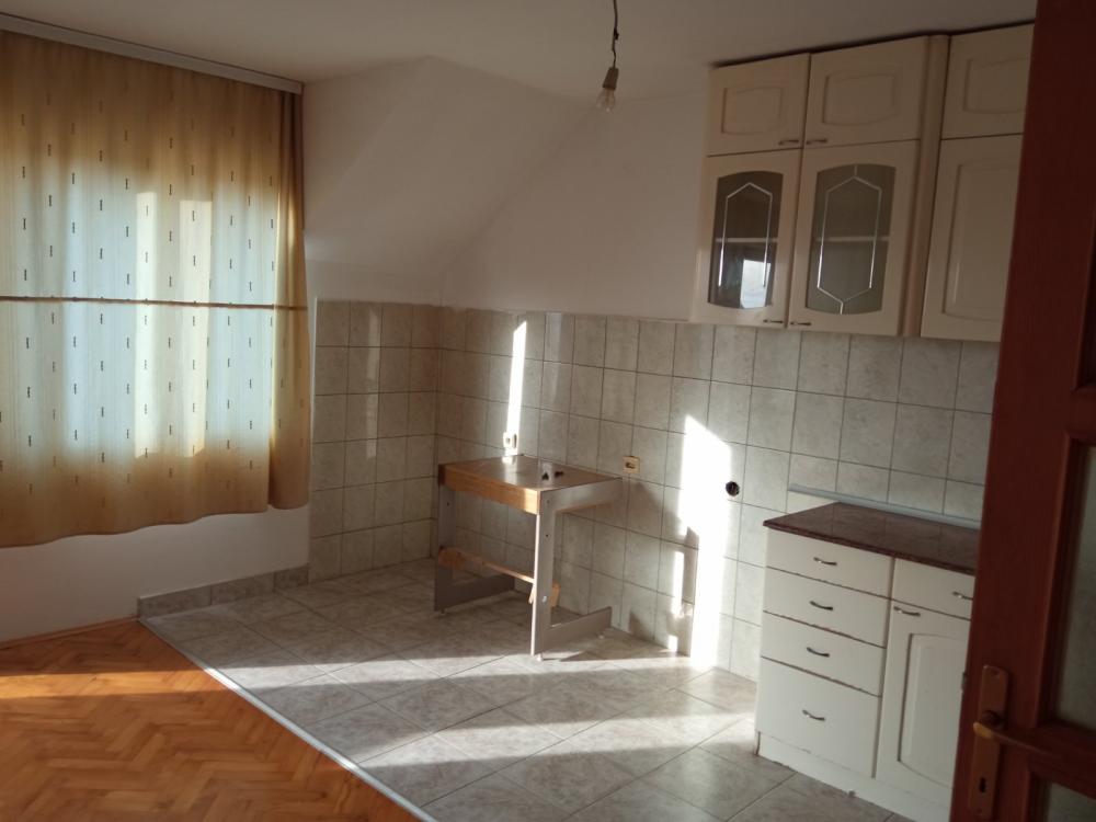 Slika 1 - Inženjera Birviša , Kuća za izdavanje, 100m2, 200€