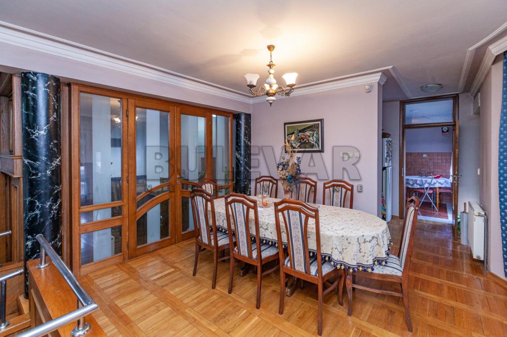 Slika 5 - Jug Bogdanova,  Kuća za izdavanje, 300m2, 2.000€