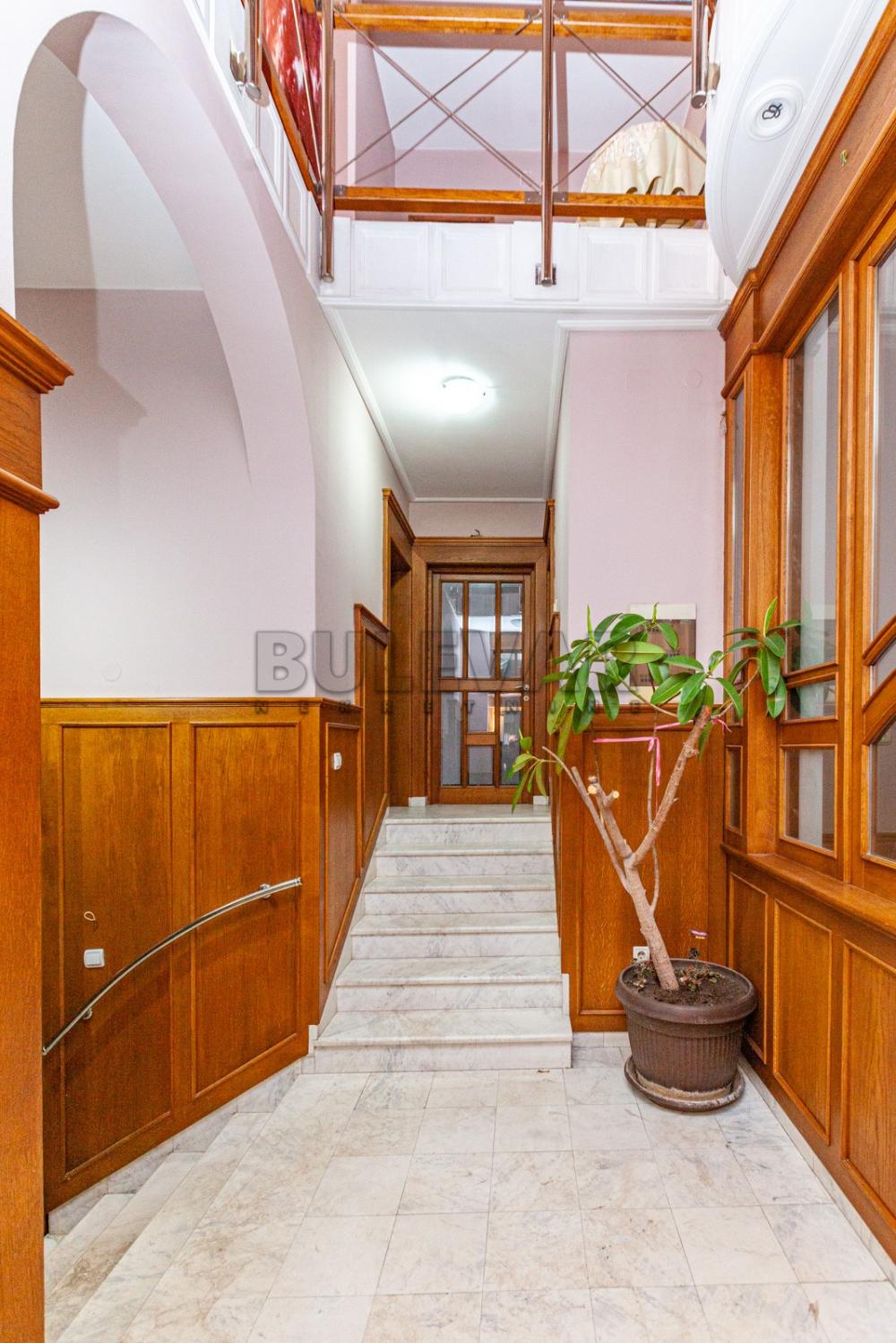 Slika 11 - Jug Bogdanova,  Kuća za izdavanje, 300m2, 2.000€