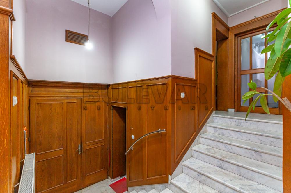 Slika 9 - Jug Bogdanova,  Kuća za izdavanje, 300m2, 2.000€