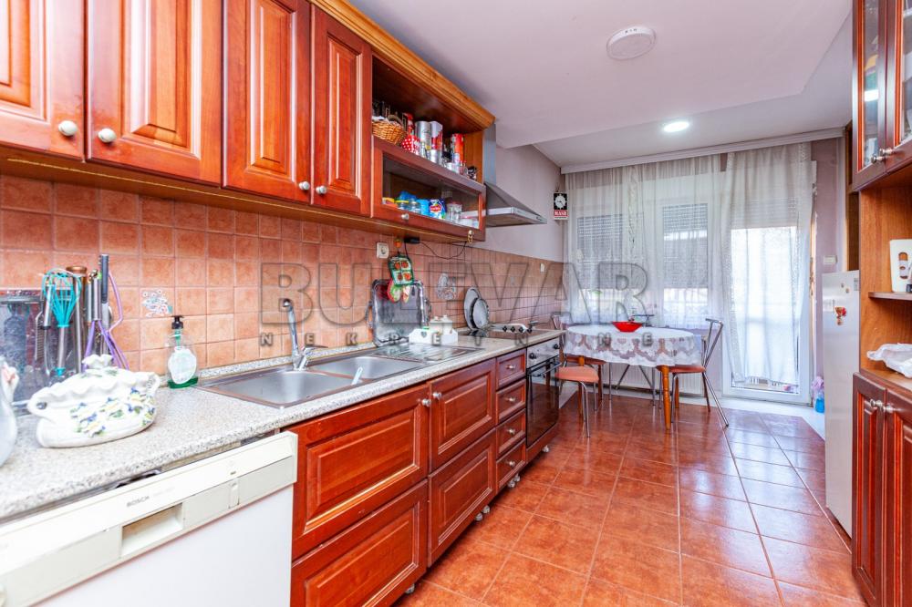 Slika 8 - Jug Bogdanova,  Kuća za izdavanje, 300m2, 2.000€