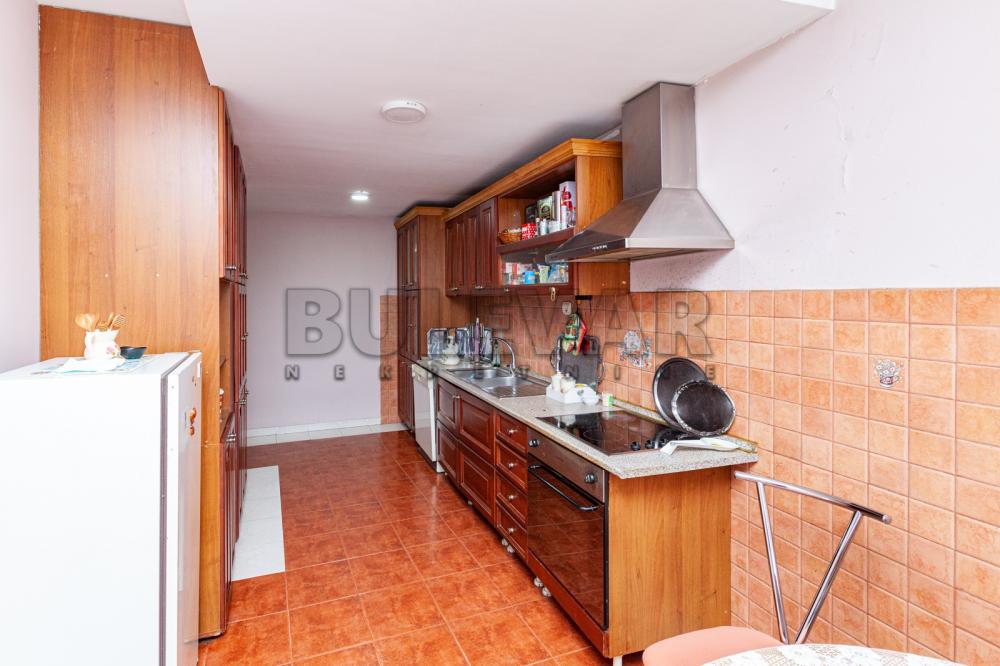 Slika 7 - Jug Bogdanova,  Kuća za izdavanje, 300m2, 2.000€