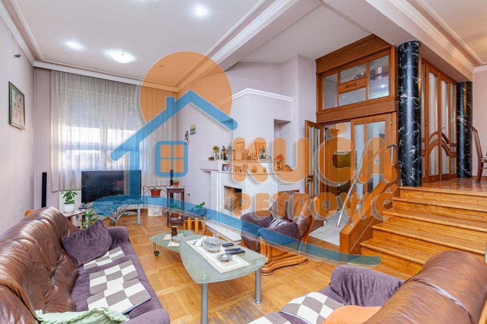 Glavna slika -Jug Bogdanova,  Kuća za izdavanje, 300m2, 2.000€