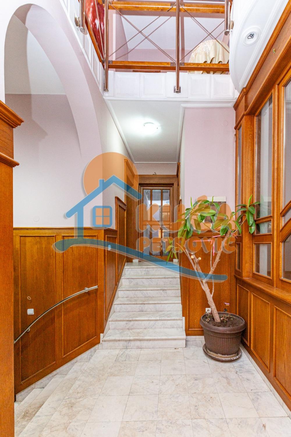 Slika 11 - Jug Bogdanova,  Kuća za izdavanje, 300m2, 2.000€