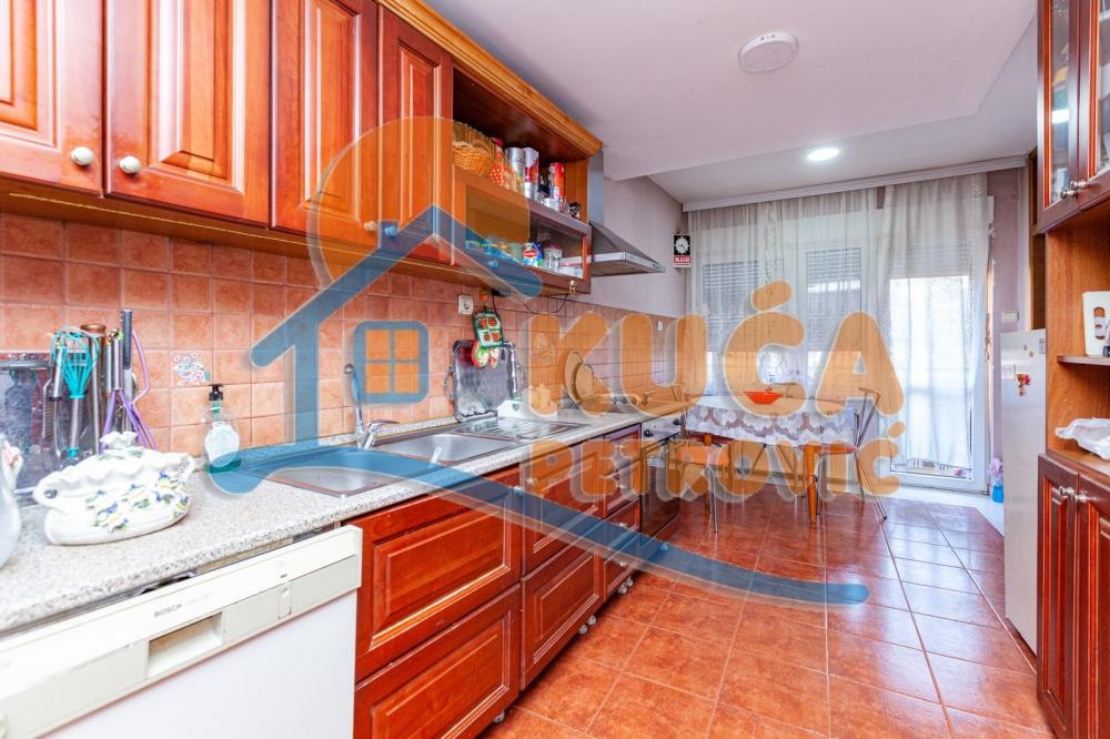 Slika 8 - Jug Bogdanova,  Kuća za izdavanje, 300m2, 2.000€