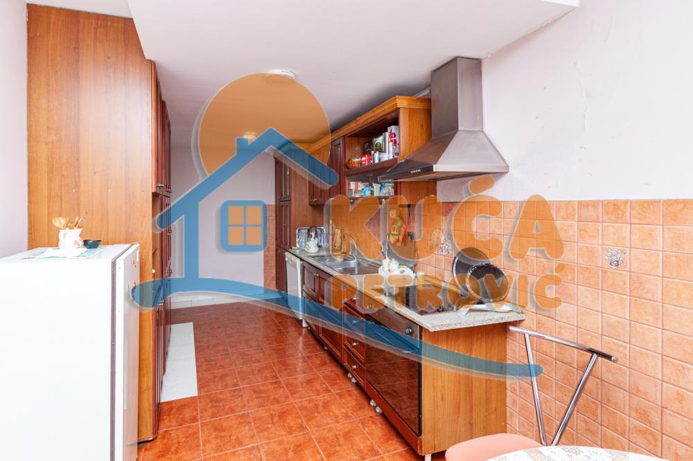 Slika 7 - Jug Bogdanova,  Kuća za izdavanje, 300m2, 2.000€