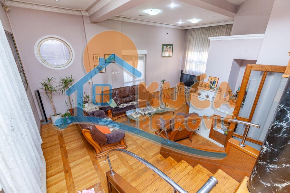 Slika 9 - Jug Bogdanova,  Kuća na prodaju, 450m2, 500.000€