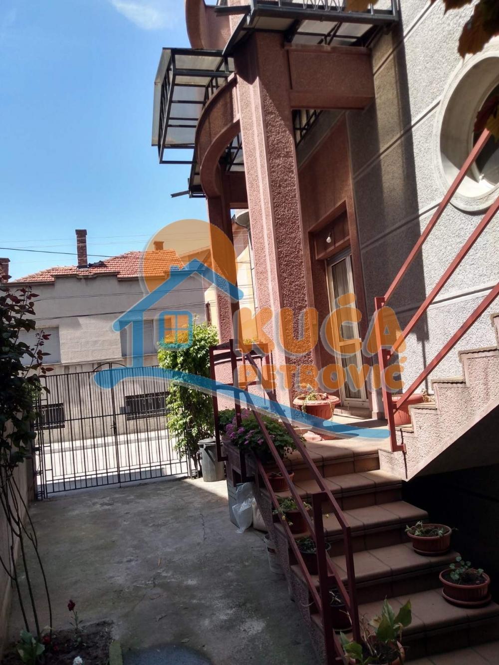 Slika 2 - Jug Bogdanova,  Kuća na prodaju, 450m2, 500.000€